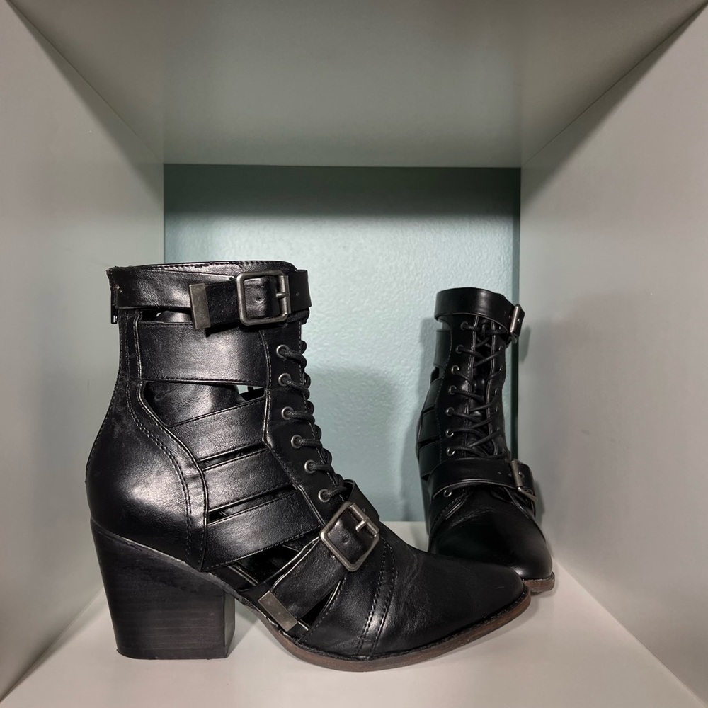 LIKE NEW Coconuts Getty Bootie Women’s Size 7.5 Black